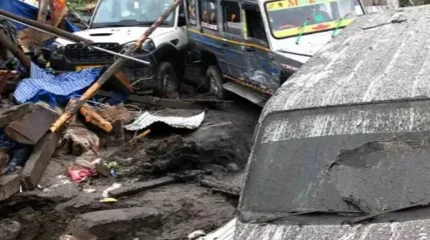 Автобус көшкін астында қалып, 15 адам қаза тапты