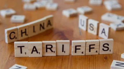 Трамп угрожает Китаю: тарифы до 100% и отмена встречи с Си