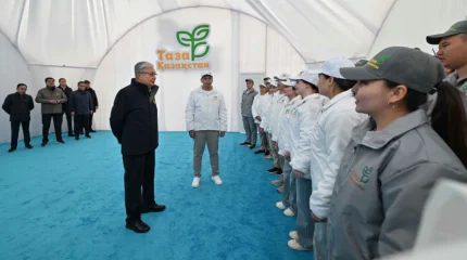 Токаев поблагодарил активную молодёжь Астаны