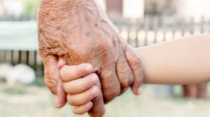 Продолжительность жизни в мире вернулась к допандемийному уровню - исследование