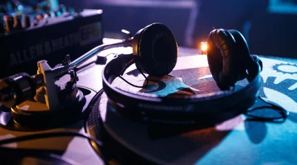 Зорлық-зомбылық пен «алып қашуға» үндейтін әндер тексеріледі