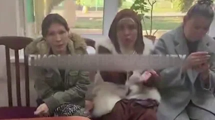 Жетім қызды қорлап, видеоға түсіріп, желіге таратқан