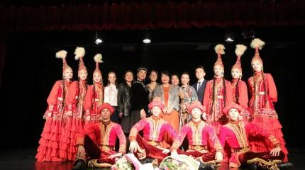 «BIRLIK» ансамблі Парижде өнер көрсетті