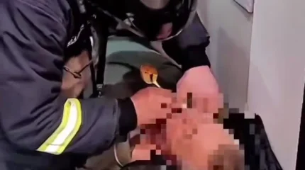 B Караганде МЧС вытащили мужчину без сознания из запертой квартиры