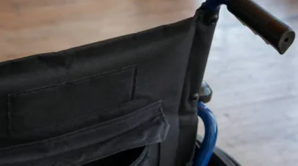 Астанада сот ғимаратында мүгедектігі бар әйел көтергіштен құлап кетті