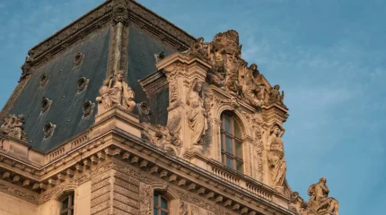 Короны, бриллианты, Лувр: что украли и кому принадлежали реликвии