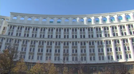 В Актау высотку украсили государственными флагами Казахстана