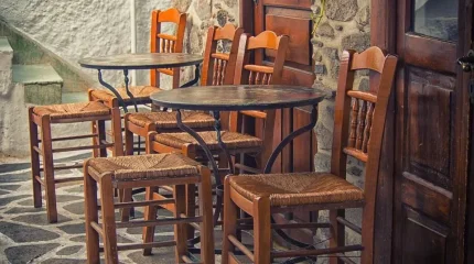 Банда похитила более 1000 стульев из ресторанов Испании