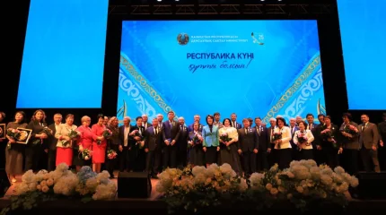 В Астане чествовали лучших врачей страны: более 100 медиков получили госнаграды