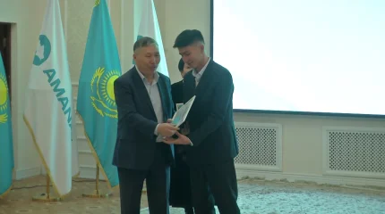 Лучших библиотекарей, молодых поэтов и писателей наградили благодарственными письмами от партии «Amanat»