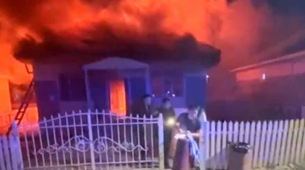 Полицейский вытащил мужчину из горящего дома в Талдыкоргане