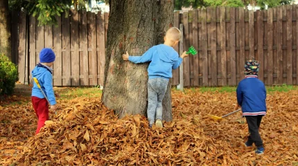 Казахстанские школьники вышли на осенние каникулы
