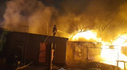 Три дома сгорели ночью в Семее