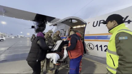 Пострадавшего в аварии под Актобе доставили в Астану на самолете МЧС