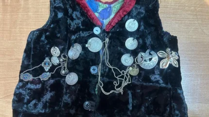 Павлодар музейінде бір ғасыр бұрын тігілген кеудеше сақтаулы