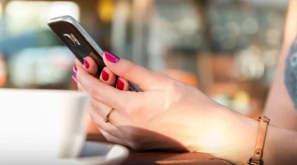 Частная компания получила право взимать плату за регистрацию смартфонов в Казахстане: кто утвердил решение и почему