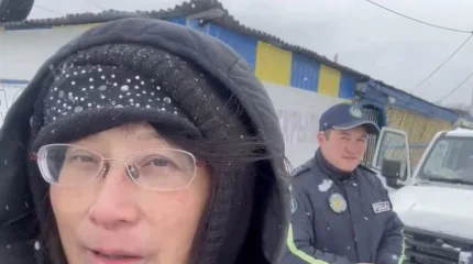 Китайская автопутешественница оказалась в ледяной ловушке в Костанайской области