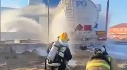 Бензовоз загорелся на территории АЗС в Кульсары