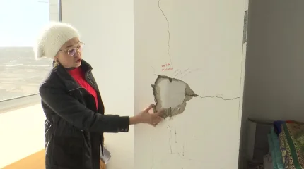 Ақтөбедегі жаңа көпқабатты тұрғын үйдің қабырғасы жарылып тұр