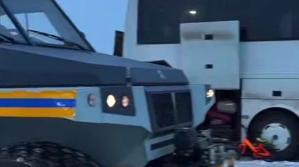 Автобус с иностранцами сломался на трассе в Акмолинской области