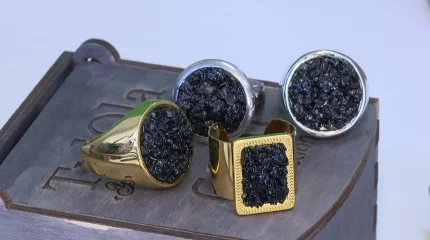 Мастер из Караганды делает украшения из угля