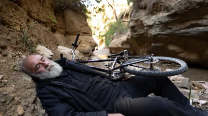 Французский пенсионер выжил три дня в овраге, питаясь покупками и вином