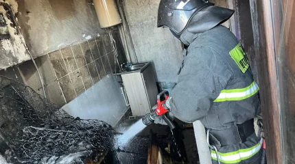 Пожар по повышенному рангу тушат в детском доме Алматы