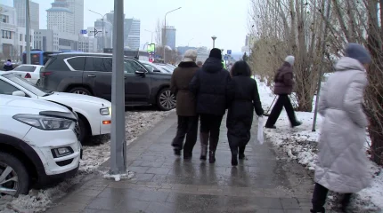 Жаяу жүргіншілер жолы неге қар мен мұздан тазартылмай жатыр?