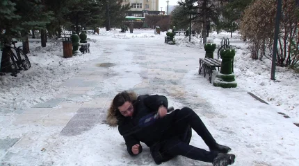 77 астанчан обратились за помощью в травмпункт из-за гололеда