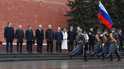 Мемлекет басшысы «Белгісіз жауынгер бейіті» ескерткіш мемориалына гүл шоғын қойды