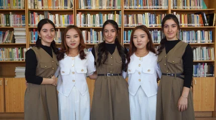 Әзербайжандық үшем мен қырғызстандық егіз түркістанда қазақ тілін үйреніп жүр