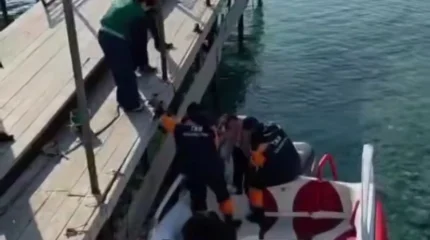 Женщина сорвалась с причала в море в Актау