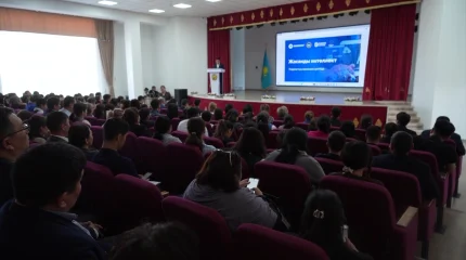 Алматылық ұстаздар жасанды зердені меңгеруге кірісті