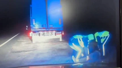 Абай облысында патрульдік полицейлер жүргізушіні құтқарып қалды