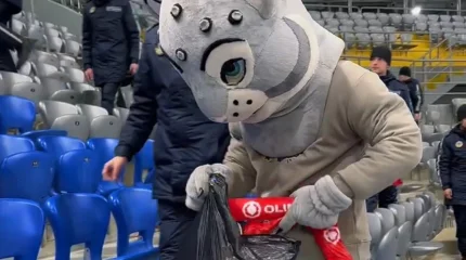 Тазабек вышел на поле: после матча с Бельгией болельщики устроили акцию на трибунах