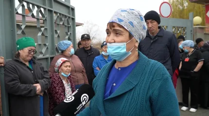 Атырау облыстық инфекциялық аурухана қызметкерлері жалақы мен еңбек демалысы төлемінің азайып кеткеніне наразы