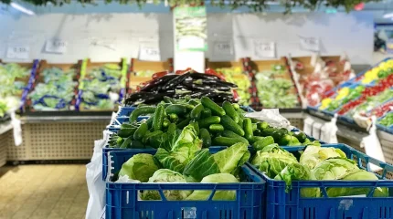 Казахстан может ввести госконтроль цен на помидоры, огурцы и мясо