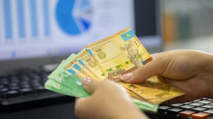 Тенге продолжает укрепляться на фоне стабильной ситуации на валютном рынке