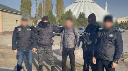 Наркокурьера задержали у мечети в Шымкенте