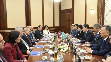 Спикер Мажилиса встретился с Премьер-министром Армении