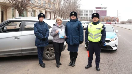 В Караганде женщина-водитель 30 лет не нарушала ПДД и стала примером для других