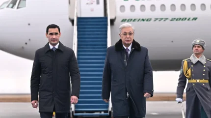 Токаев встретил Бердымухамедова в аэропорту Астаны