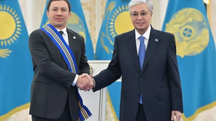 Мемлекет басшысы Геннадий Головкинді І дәрежелі «Барыс» орденімен марапаттады