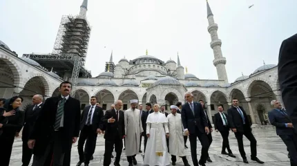 Папа Римский отправился в мечеть в Стамбуле