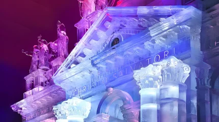 Церковь из 225 тонн льда построили в Словакии