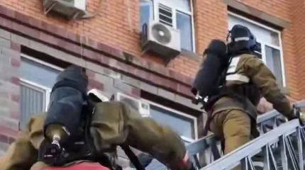 13 человек спасли из горящего дома в Кызылорде