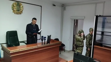 В Актобе огласили приговор обвиняемому в убийстве начальника поезда