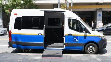 В Алматы людям с ограниченными возможностями вернули круглосуточный доступ к услуге «Инватакси»