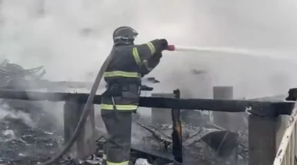 Крупный пожар в Алматы: уничтожены здания и автомобили