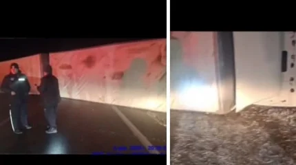 Фура опрокинулась и заблокировала движение на актюбинской трассе